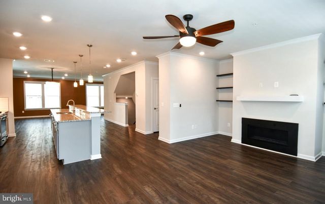 20739 HERON LANDING DR, Sterling, VA 20166