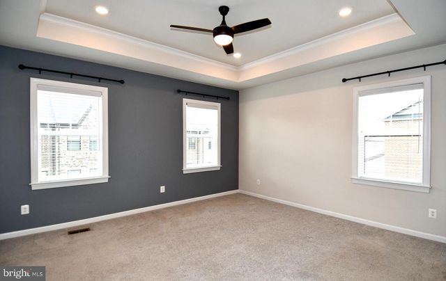 20739 HERON LANDING DR, Sterling, VA 20166