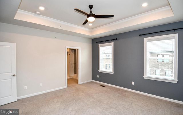 20739 HERON LANDING DR, Sterling, VA 20166