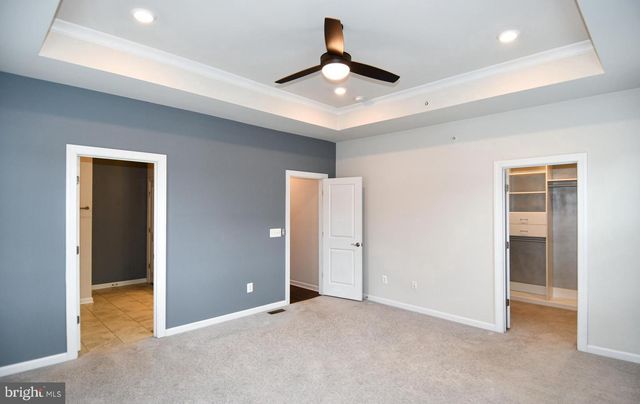 20739 HERON LANDING DR, Sterling, VA 20166