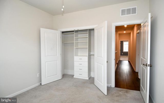 20739 HERON LANDING DR, Sterling, VA 20166