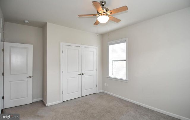 20739 HERON LANDING DR, Sterling, VA 20166