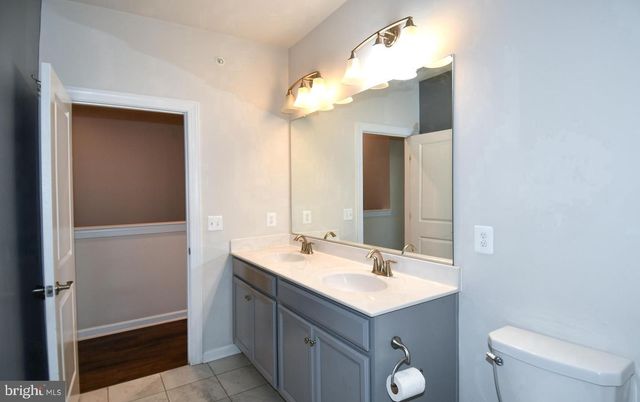20739 HERON LANDING DR, Sterling, VA 20166