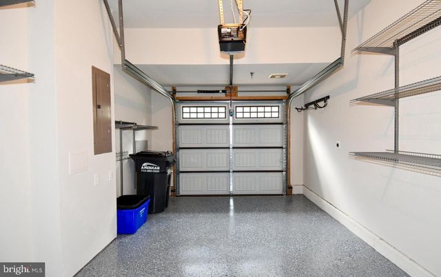 20739 HERON LANDING DR, Sterling, VA 20166