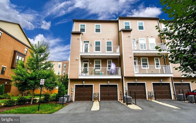 20739 HERON LANDING DR, Sterling, VA 20166