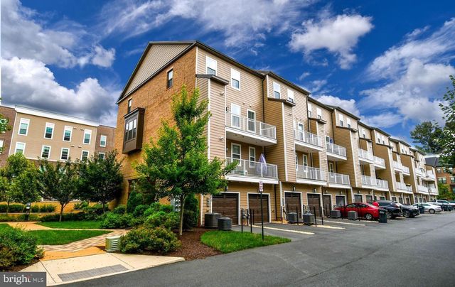 20739 HERON LANDING DR, Sterling, VA 20166