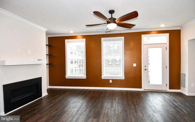 20739 HERON LANDING DR, Sterling, VA 20166
