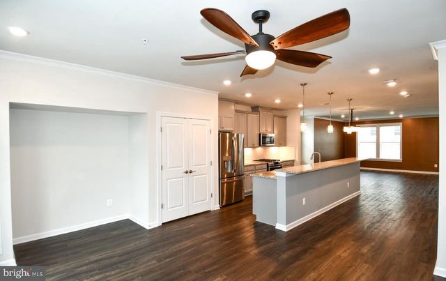 20739 HERON LANDING DR, Sterling, VA 20166