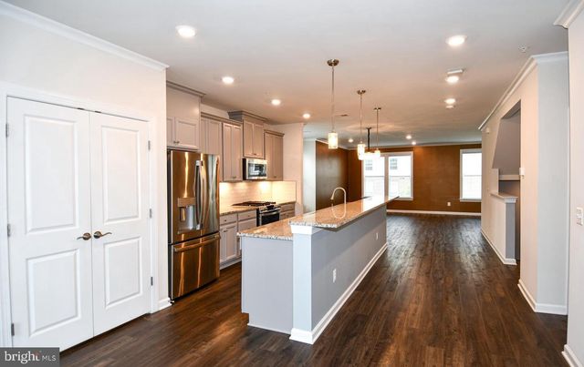 20739 HERON LANDING DR, Sterling, VA 20166