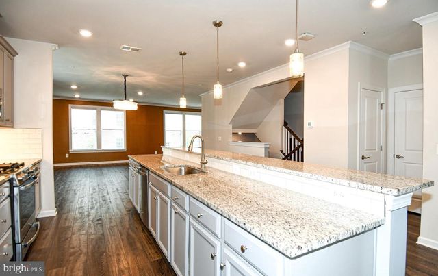 20739 HERON LANDING DR, Sterling, VA 20166