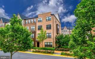20739 HERON LANDING DR, Sterling, VA 20166