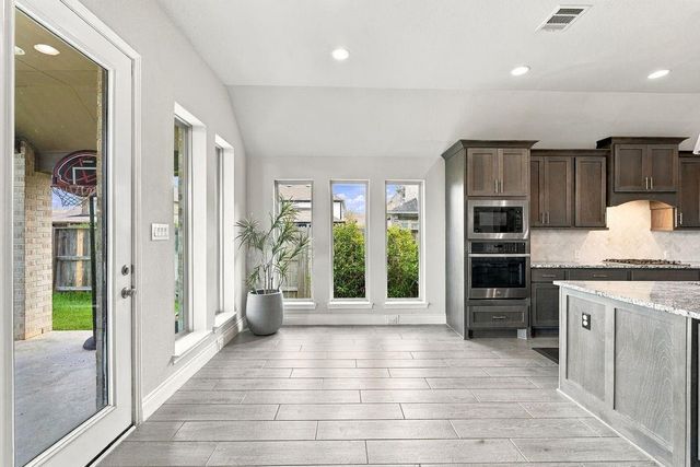 6914 Red Oak Drive, Katy, TX 77493