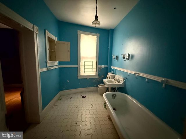 2721 N CALVERT ST, Baltimore, MD 21218