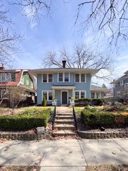 1415 N Clinton Boulevard, Bloomington, IL 61701