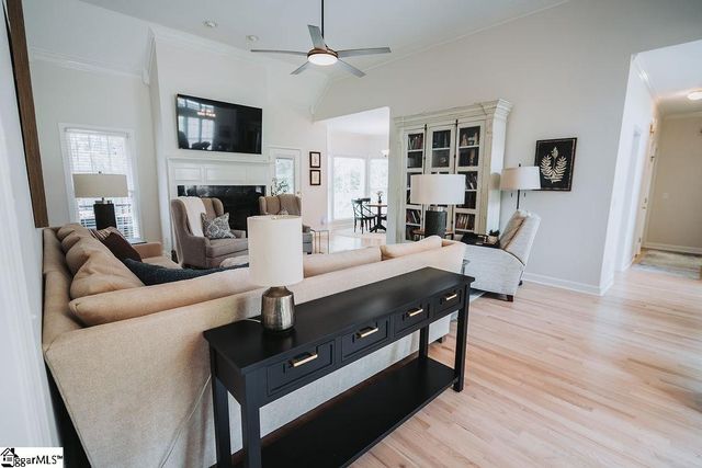 6 Lanshore Court, Taylors, SC 29687