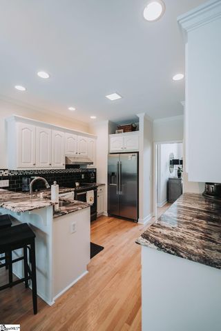 6 Lanshore Court, Taylors, SC 29687