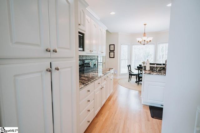 6 Lanshore Court, Taylors, SC 29687