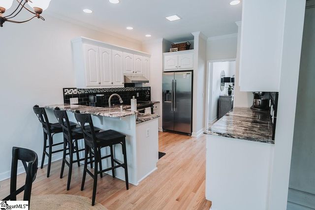 6 Lanshore Court, Taylors, SC 29687