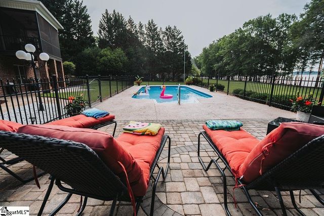 6 Lanshore Court, Taylors, SC 29687