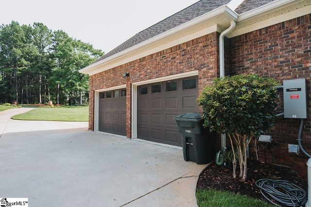 6 Lanshore Court, Taylors, SC 29687