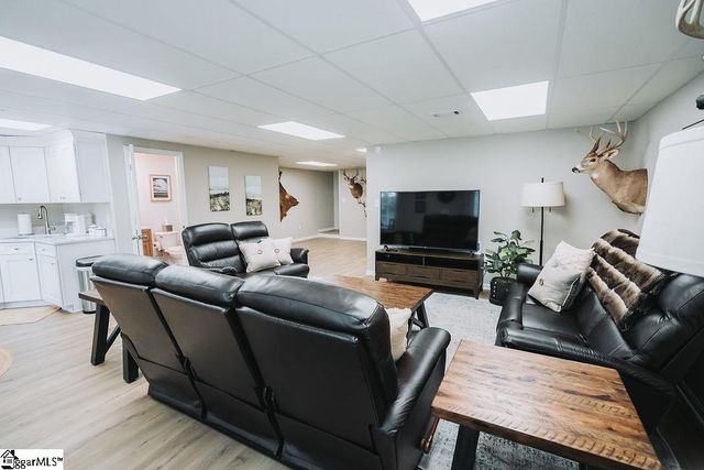 6 Lanshore Court, Taylors, SC 29687