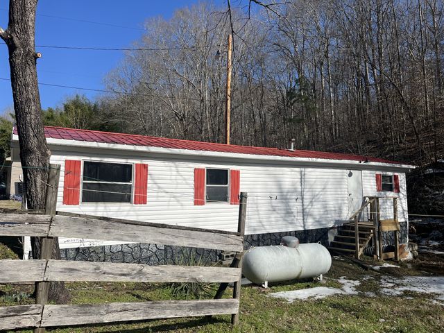 216 Brookhollow Dr, Ashland City, TN 37015