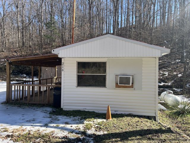 216 Brookhollow Dr, Ashland City, TN 37015