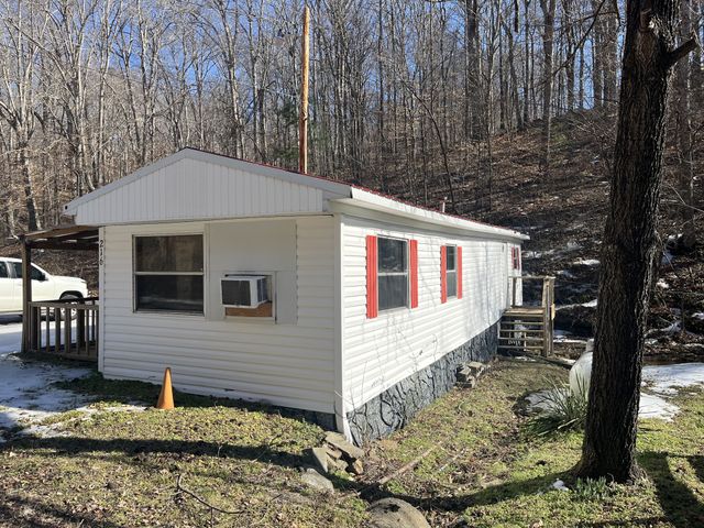 216 Brookhollow Dr, Ashland City, TN 37015