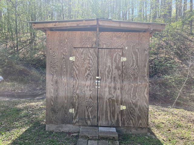 216 Brookhollow Dr, Ashland City, TN 37015