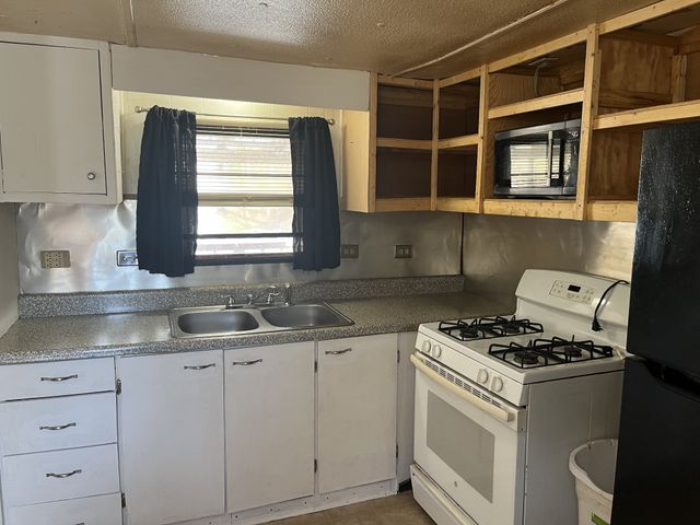 216 Brookhollow Dr, Ashland City, TN 37015