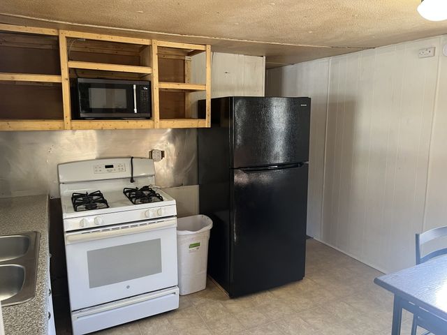 216 Brookhollow Dr, Ashland City, TN 37015