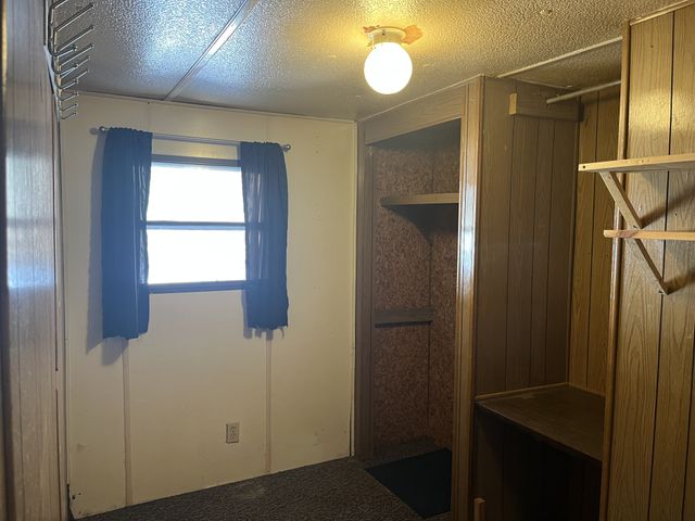 216 Brookhollow Dr, Ashland City, TN 37015