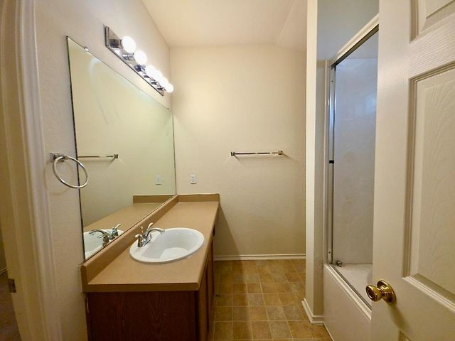 204 Delby ST, Hutto, TX 78634