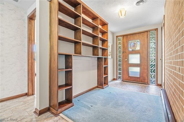 5738 Griffith Avenue NW, North Canton, OH 44720
