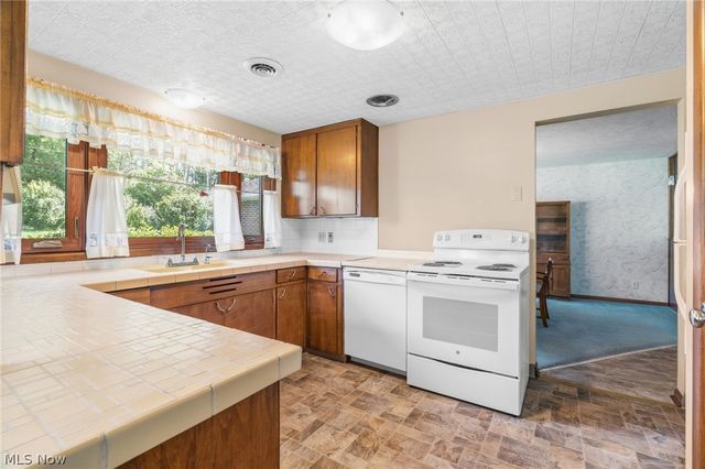 5738 Griffith Avenue NW, North Canton, OH 44720