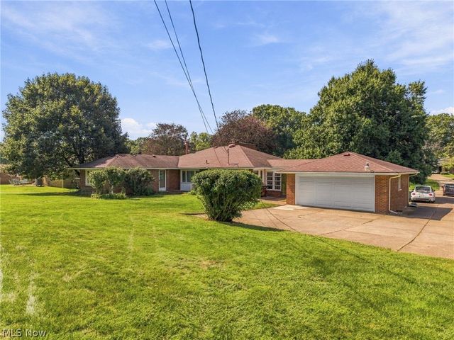5738 Griffith Avenue NW, North Canton, OH 44720