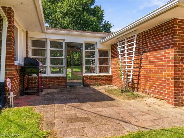 5738 Griffith Avenue NW, North Canton, OH 44720