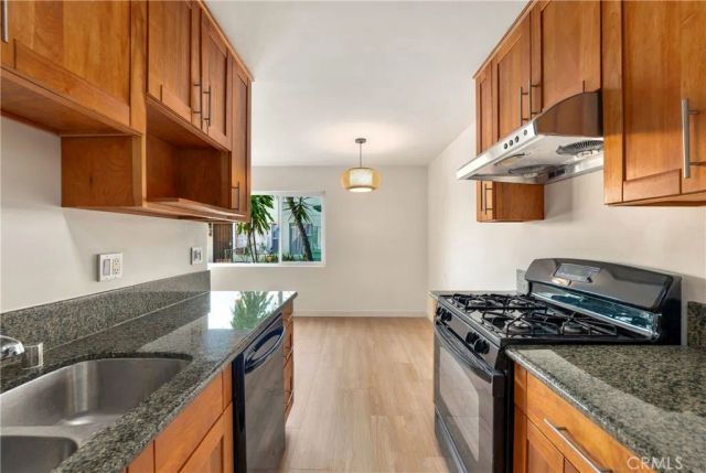 930 E 1st 16, Long Beach, CA 90802