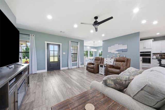 927 Aggie Avenue, Livingston, TX 77351