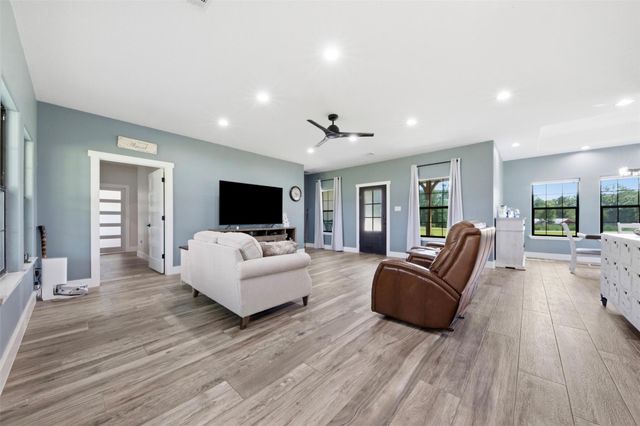 927 Aggie Avenue, Livingston, TX 77351