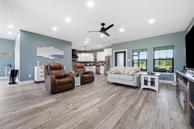927 Aggie Avenue, Livingston, TX 77351