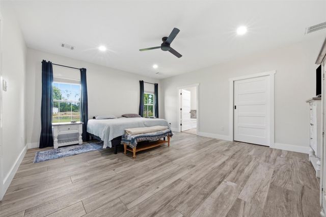 927 Aggie Avenue, Livingston, TX 77351