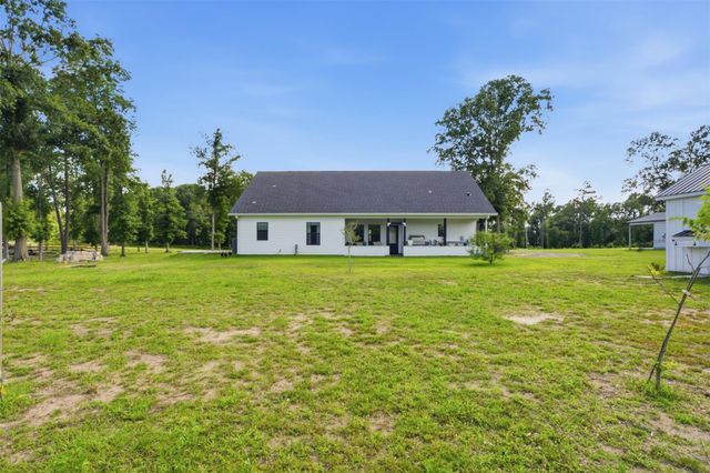 927 Aggie Avenue, Livingston, TX 77351