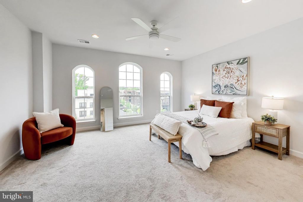 Image 13 of property listing at 517 WINDBOARD WAY, Oxon Hill, MD 20745