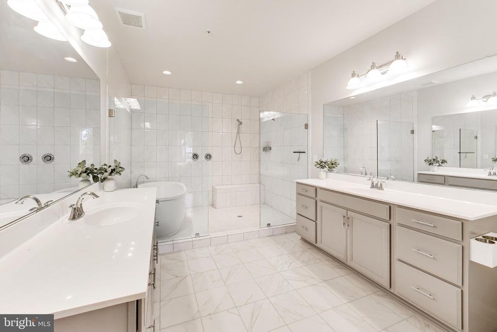 Image 16 of property listing at 517 WINDBOARD WAY, Oxon Hill, MD 20745