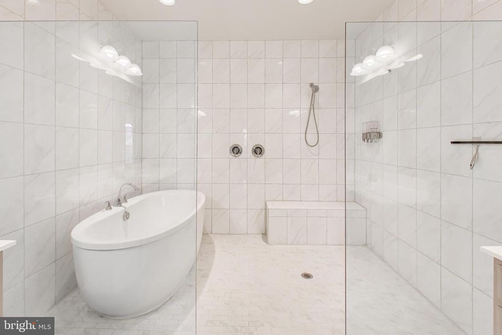 Image 17 of property listing at 517 WINDBOARD WAY, Oxon Hill, MD 20745