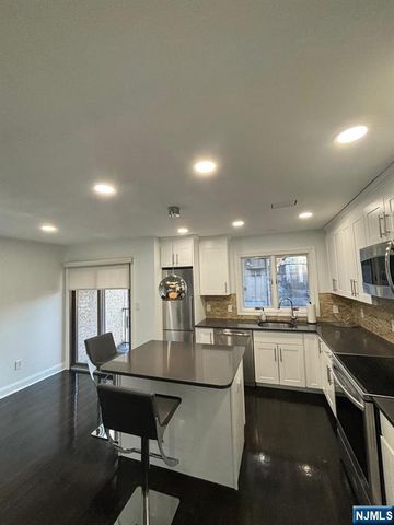 20 Veterans Way, Edgewater, NJ 07020