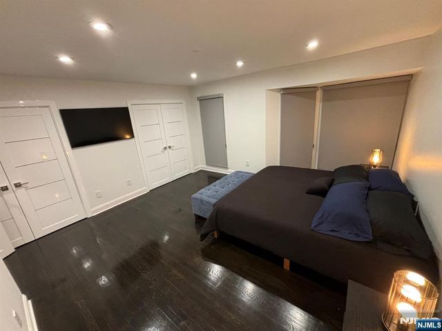 20 Veterans Way, Edgewater, NJ 07020