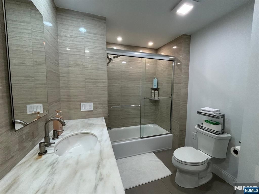 20 Veterans Way, Edgewater, NJ 07020