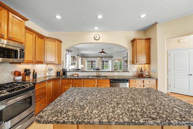 907 Footbridge Place, Cary, NC 27519